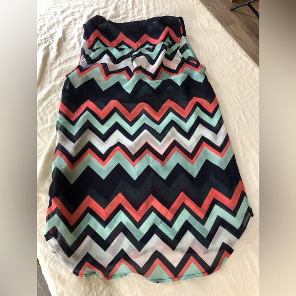 Airy sleeveless blouse - Picture 3 of 4